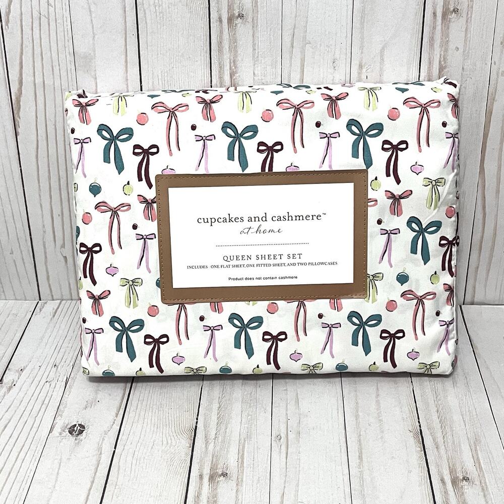 NEW!! Cupcakes and Cashmere Sweet Colorful Christmas Bows Queen Sheet Set